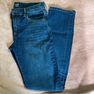 GAP Denim Stretch Skinny. Like new worn once!   Smoke free home. Clean!